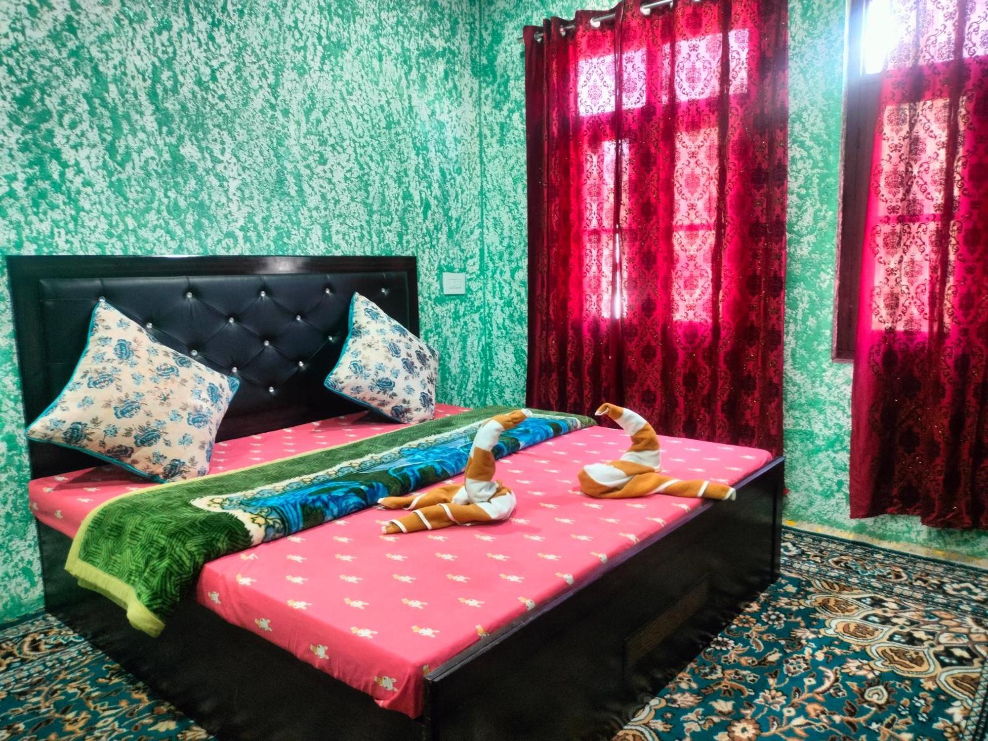 Hotel Sunlight Srinagar Zimmer foto